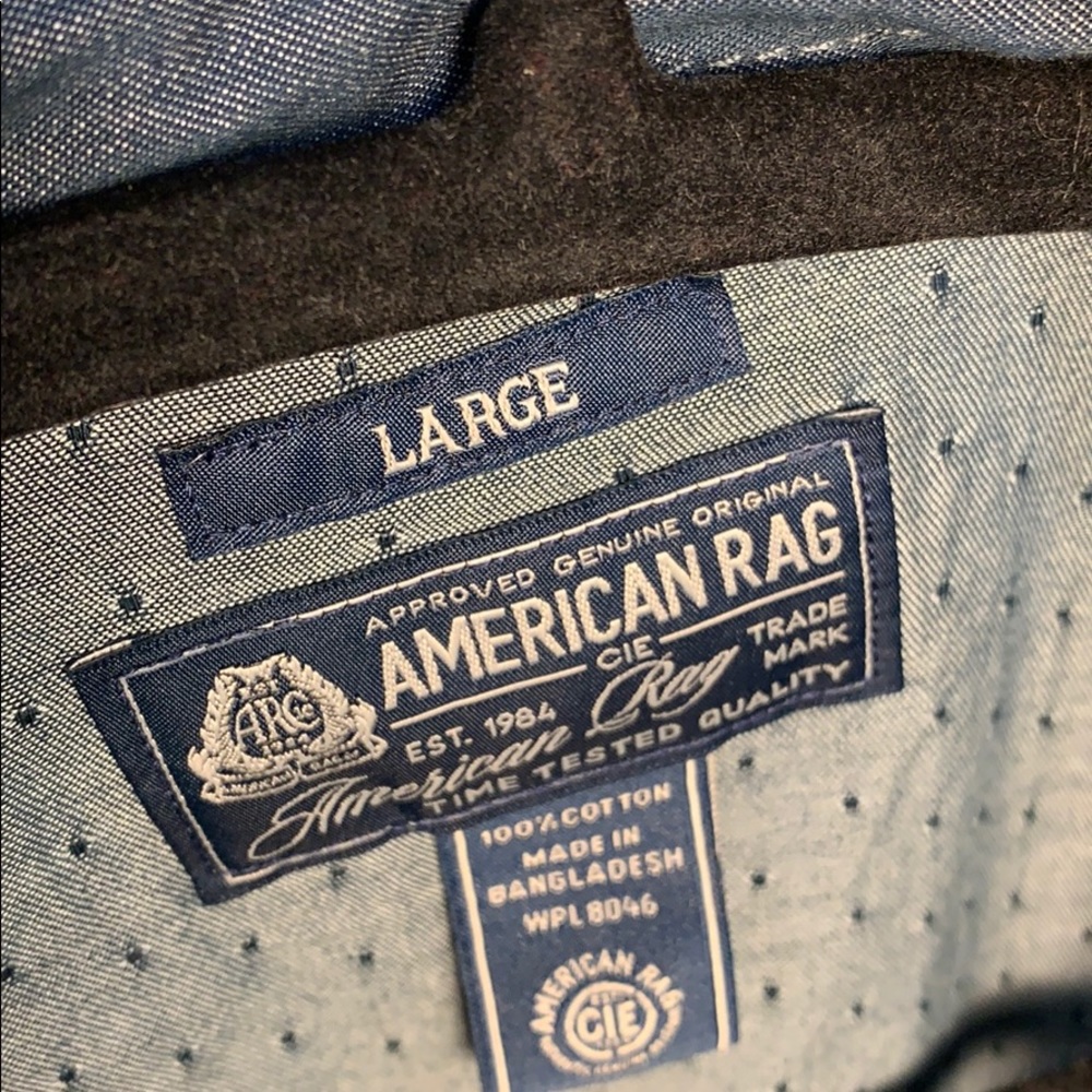 Short sleeve button down, Rounded shoulders. Large - Picture 2 of 8